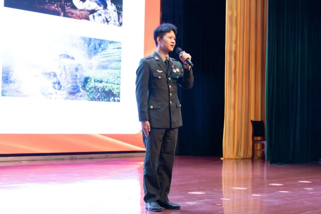 学院节目2-3 李嘉伟.jpg