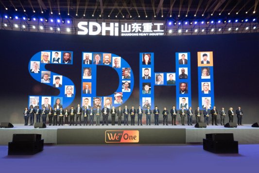 5优秀海外战略金年会官方入口的合作伙伴和优秀海外员工颁奖