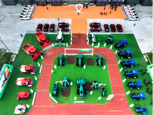 f:/上传/20251020-26/向“新”求质  潍柴雷沃智慧农业领航智能农机加速出海/1.jpg1